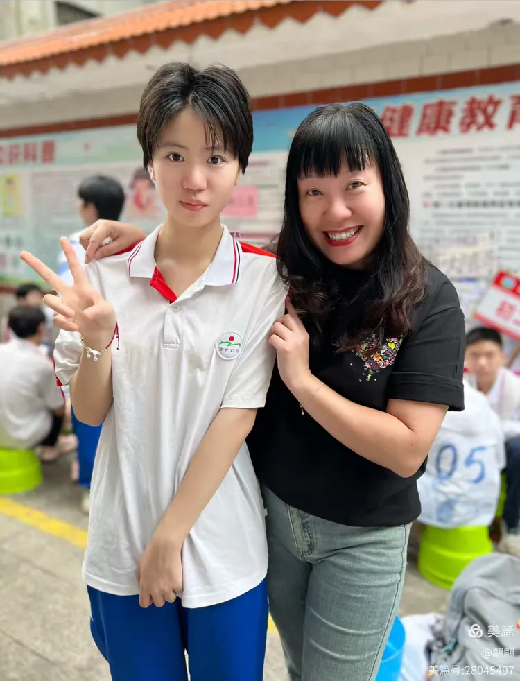 00:21王正豪郑杨霖何静雯,邹沛君,徐玮婷.李茗昊跑去支援葵姐工作了